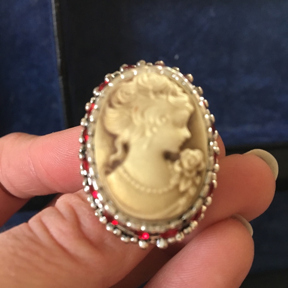 Vintage estate sale costume cameo ring